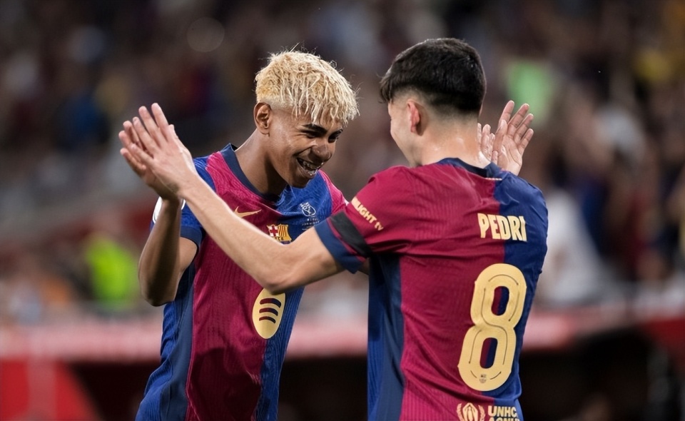 绿帽哥：皇马对阿诺德的表现极为不满，32万欧周薪却频受伤