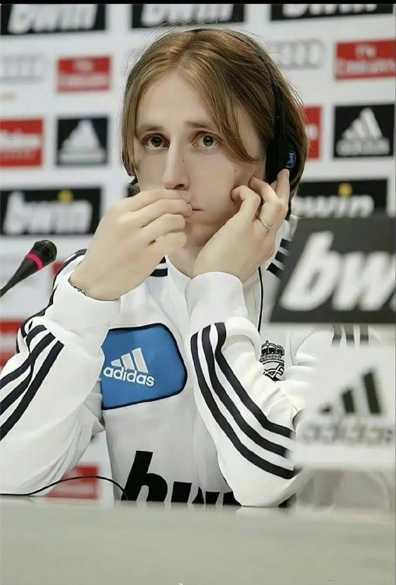 李磊：国安原本有夺得双冠的机会，配得上足协杯冠军荣誉