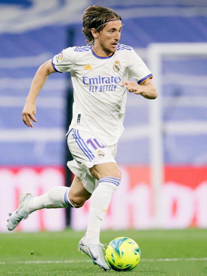 队报：雷恩17岁高中锋梅特潜力高，他选39号只因好友特尔