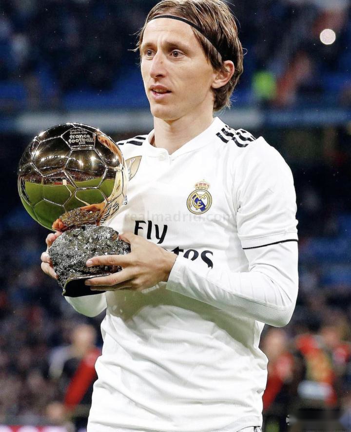 土超豪门官宣新赛季14人！博斯科维奇确定离队，招入刺头补充主攻